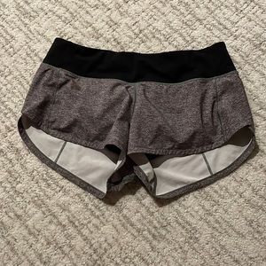 Lululemon speed up low rise shorts 2.5